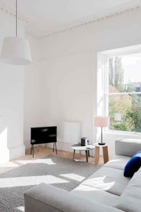 Spacious Georgian Pad - Free Parking - Walk To Bath Apartment Bagian luar foto